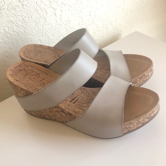 Blowfish Shoes - Blowfish Taupe/Cork Wedge size 8.5